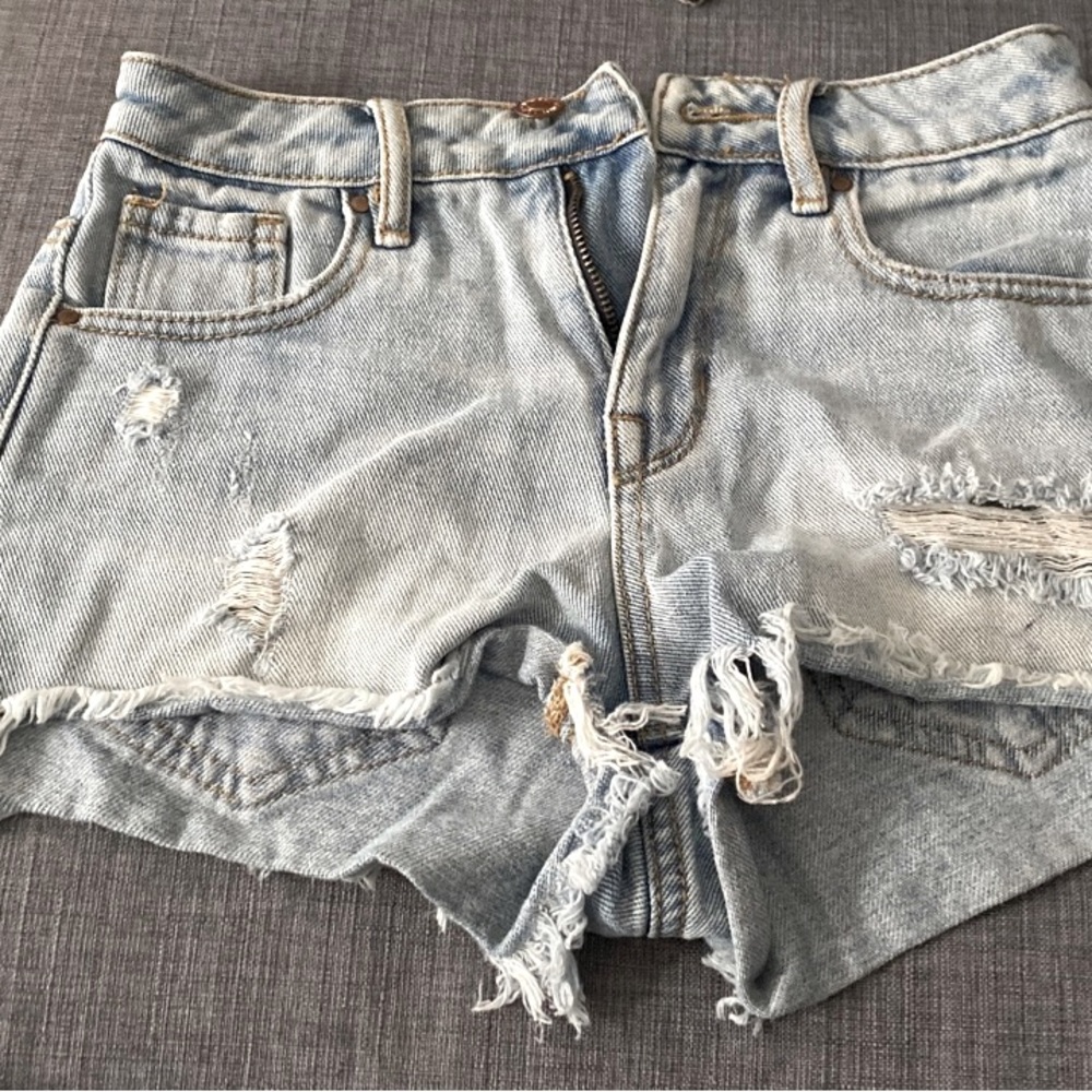 PacSun women’s denim jean shorts/ high rise distressed